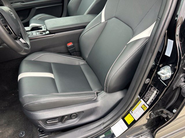 Used 2026 Toyota Camry SE FWD image 10