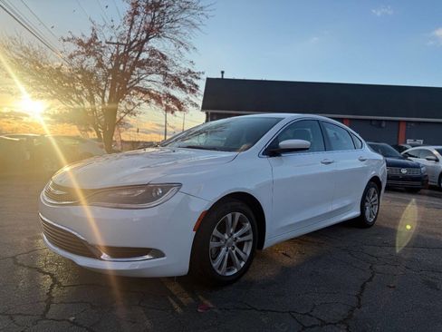 Used 2015 Chrysler 200 Limited image 7