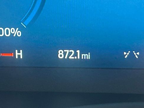 Used 2025 Ford Escape Platinum w/ Class II Trailer Tow Package image 40