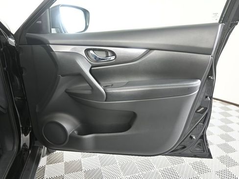 Used 2018 Nissan Rogue SV w/ Sun & Sound Touring Package AWD/4WD image 12