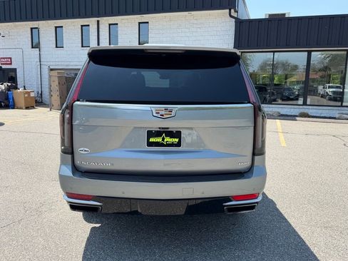 Used 2024 Cadillac Escalade Premium Luxury AWD/4WD image 5