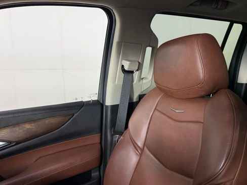 Used 2018 Cadillac Escalade ESV Premium Luxury image 14
