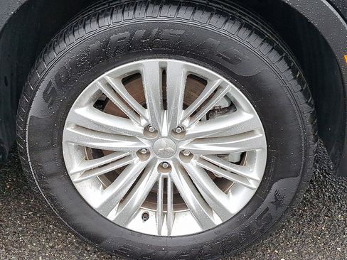 Used 2023 Mitsubishi Outlander ES image 9