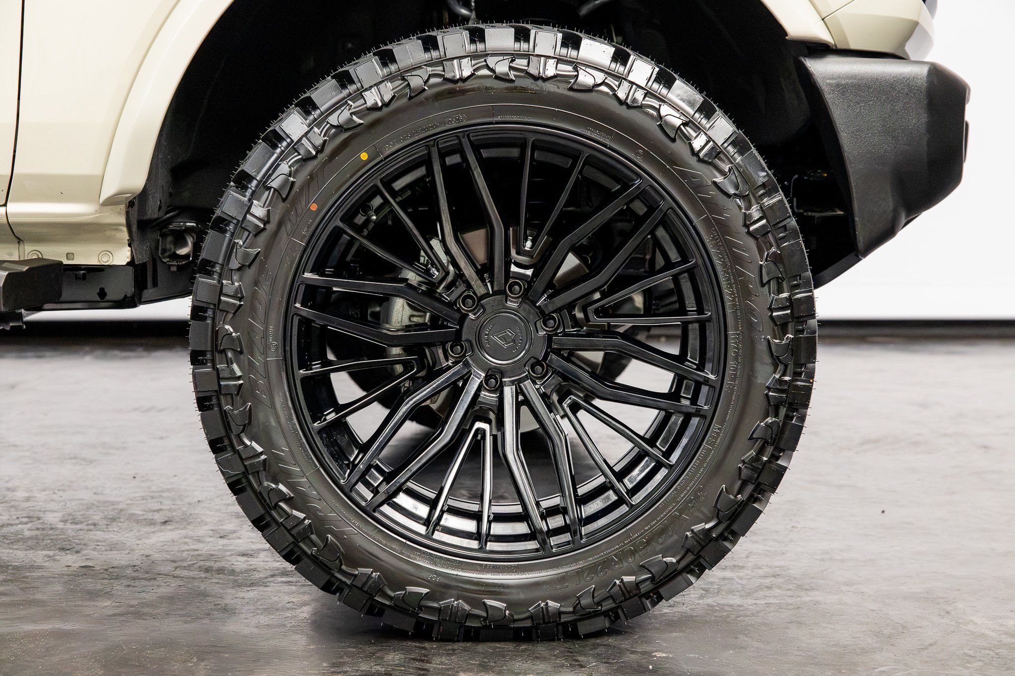 Used 2025 Ford Bronco Outer Banks AWD/4WD image 23