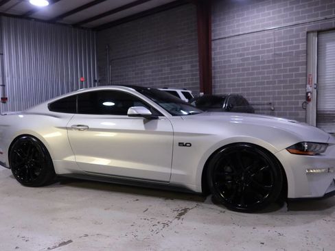 Used 2019 Ford Mustang GT Premium RWD image 7