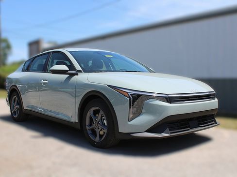 New 2025 Kia K4 LXS image 3