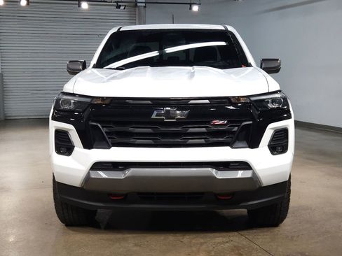 Used 2025 Chevrolet Colorado Z71 AWD/4WD image 2