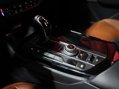 Used 2018 Maserati Levante image 20