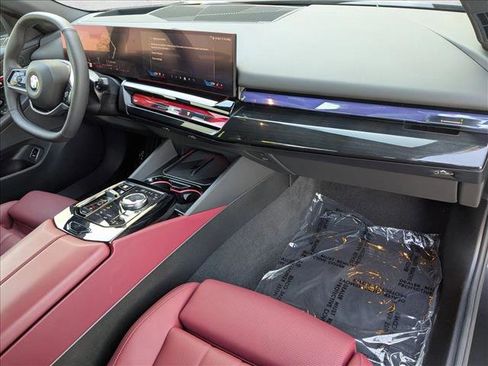 Used 2025 BMW 540i xDrive image 22