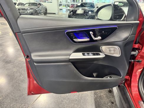 Used 2024 Mercedes-Benz GLC 300 4MATIC image 29