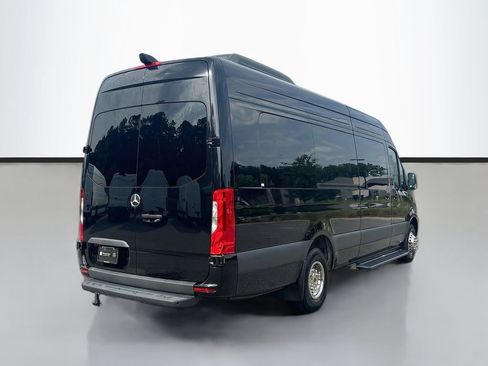 Used 2024 Mercedes-Benz Sprinter 3500 image 3