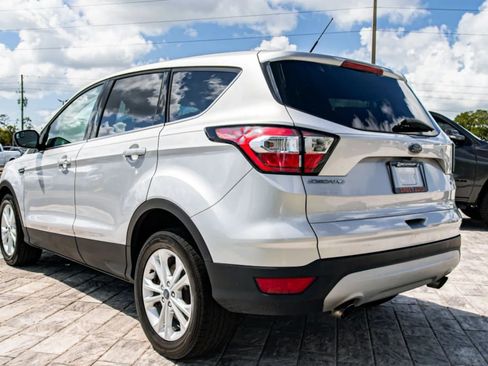 Used 2017 Ford Escape SE FWD image 16