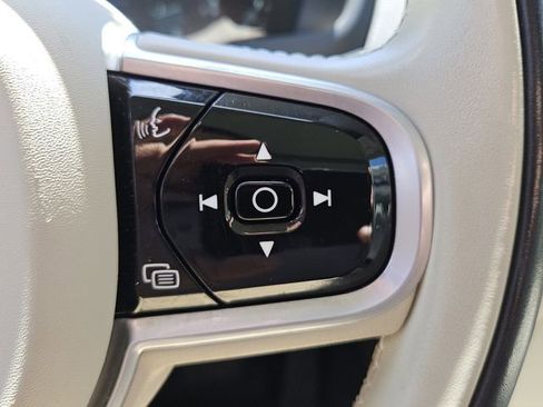 Used 2022 Volvo XC90 T5 Momentum w/ Climate Package FWD image 13