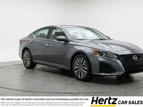Used 2025 Nissan Altima 2.5 SV image 1