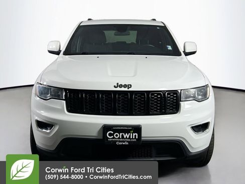 Used 2018 Jeep Grand Cherokee Laredo AWD/4WD image 4