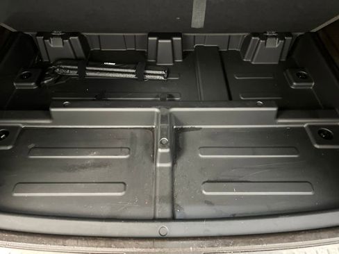 Used 2021 Chevrolet Suburban Z71 w/ Z71 Off-Road Package image 40