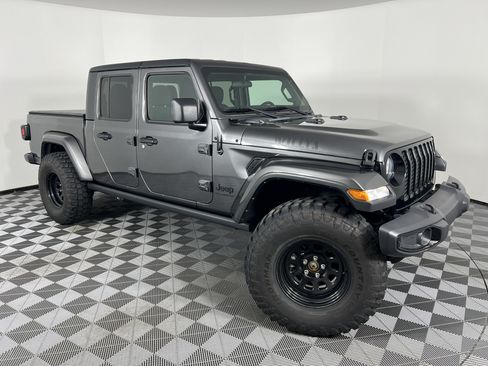 Used 2023 Jeep Gladiator Sport AWD/4WD image 2