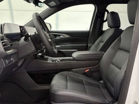 New 2026 Chevrolet Traverse LT w/ Driver Confidence Package AWD/4WD image 14