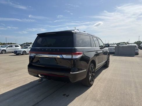 Used 2023 Lincoln Navigator L Reserve image 3