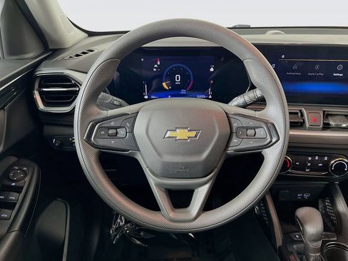 Used 2024 Chevrolet TrailBlazer LS w/ LS Convenience Package FWD image 11