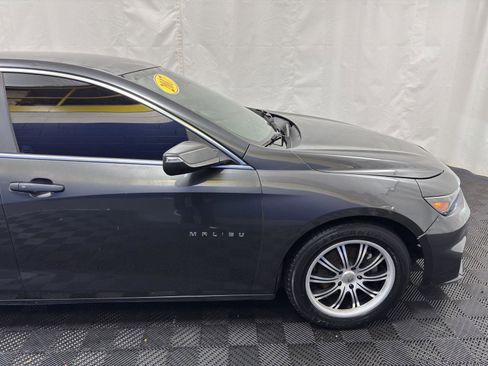 Used 2017 Chevrolet Malibu LT w/ Driver Confidence Package image 11