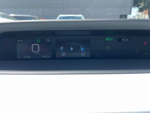 Certified 2022 Toyota Prius LE FWD image 32