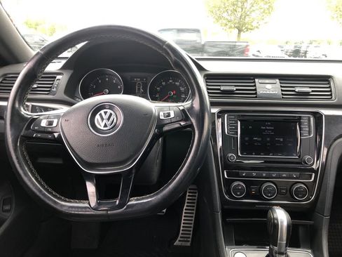 Used 2018 Volkswagen Passat 3.6 FWD image 29