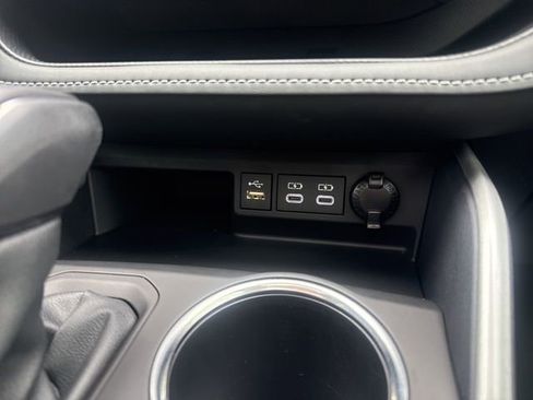Used 2025 Toyota Highlander XLE image 31