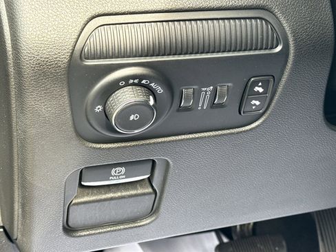 Used 2024 Jeep Wagoneer Series III image 11