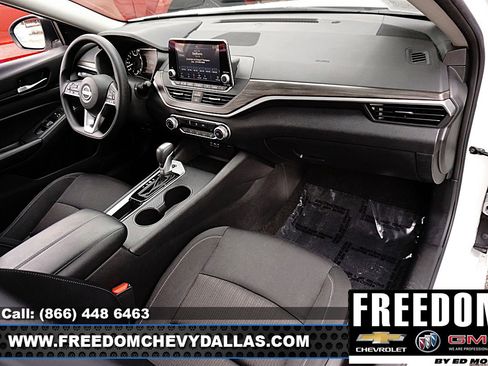 Used 2025 Nissan Altima 2.5 SV image 8