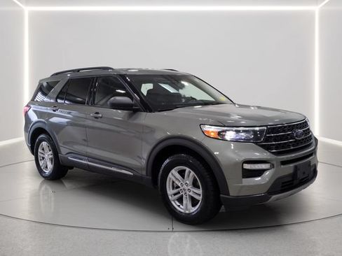 Used 2020 Ford Explorer XLT w/ Equipment Group 202A AWD/4WD image 8