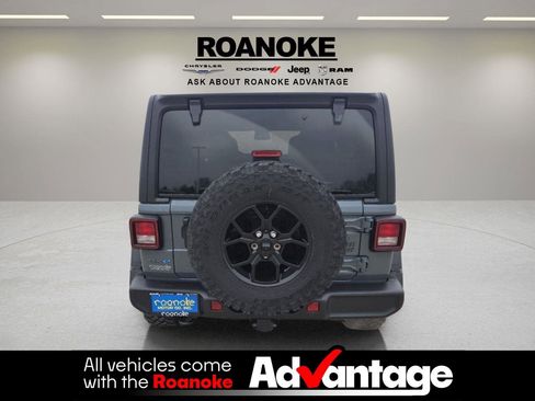 Used 2025 Jeep Wrangler Willys image 7