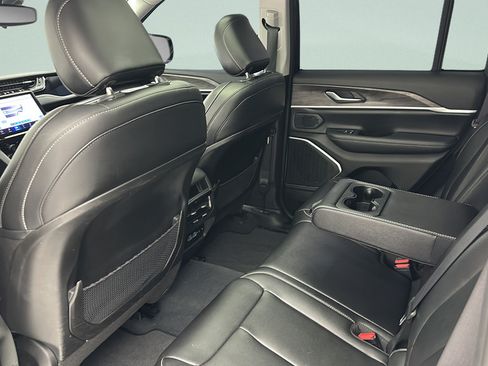 Used 2023 Jeep Grand Cherokee 4WD 4xe image 9