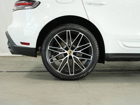 Certified 2025 Porsche Macan AWD/4WD image 40
