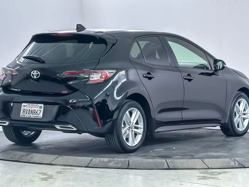 Used 2021 Toyota Corolla SE w/ SE Preferred Package FWD image 2
