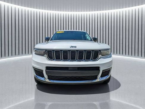 Used 2023 Jeep Grand Cherokee L Laredo RWD image 9