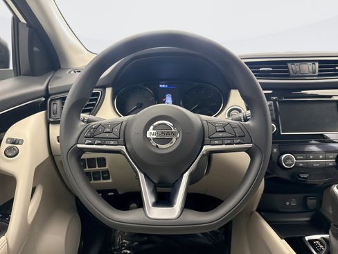 Used 2020 Nissan Rogue Sport SV image 12
