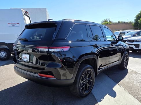New 2026 Jeep Grand Cherokee Altitude image 5
