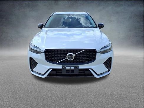 Used 2025 Volvo XC60 B5 Plus AWD/4WD image 3