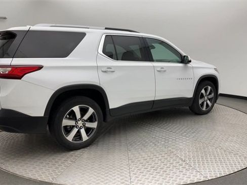 Used 2018 Chevrolet Traverse LT image 2