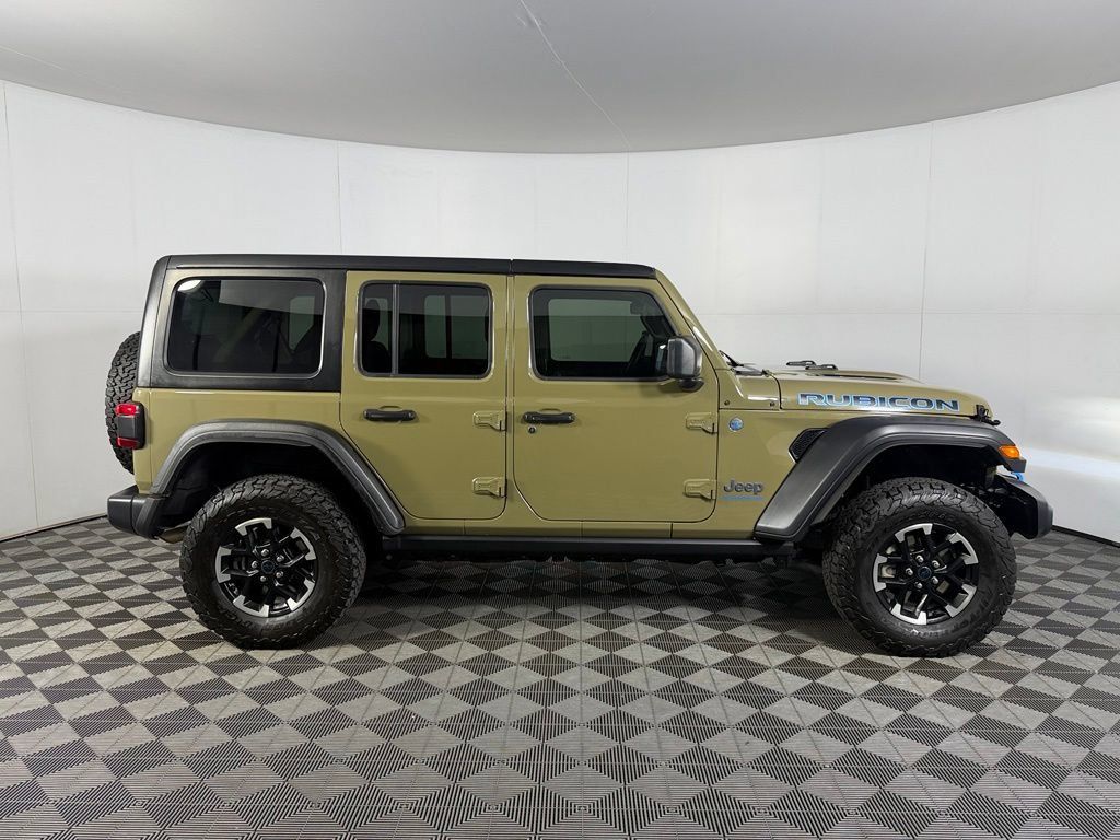 Used 2025 Jeep Wrangler Unlimited Rubicon 4xe w/ Convenience Group AWD/4WD image 7