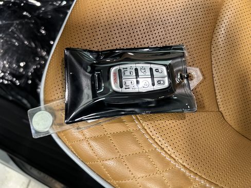 Used 2023 Chrysler Pacifica Pinnacle image 38