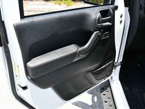 Used 2018 Jeep Wrangler Sport AWD/4WD image 39