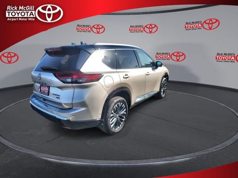 Used 2025 Nissan Rogue Platinum w/ Tech Package AWD/4WD image 8