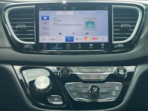 Used 2025 Chrysler Pacifica Select FWD image 28