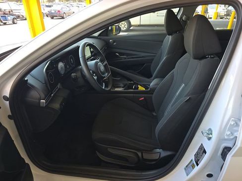 Used 2025 Hyundai Elantra SEL FWD image 5