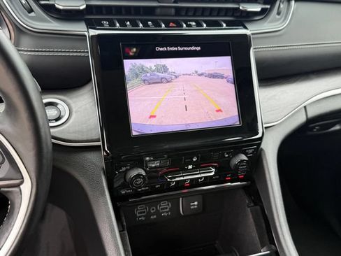Used 2022 Jeep Grand Cherokee L Limited AWD/4WD image 18