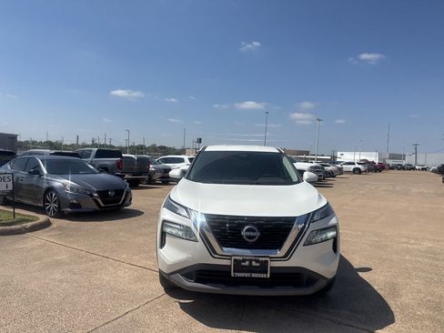 Certified 2023 Nissan Rogue SV image 4