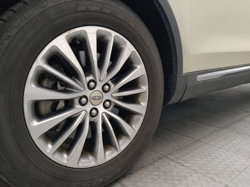 Used 2016 Lincoln MKX Select w/ Cargo Utility Package FWD image 31
