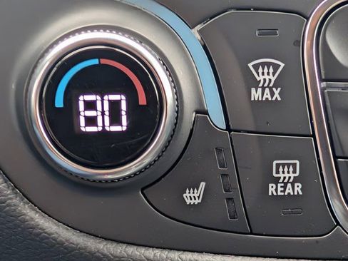 Used 2024 Chevrolet Equinox LT image 19